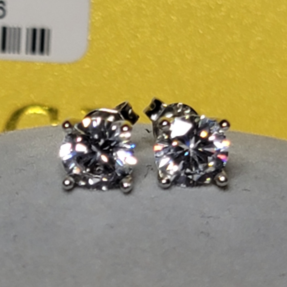 GORGEOUS 💎 2 Carat TCW Certified Moissanite Solitaire Earrings w/Paperwork - Picture 14 of 14
